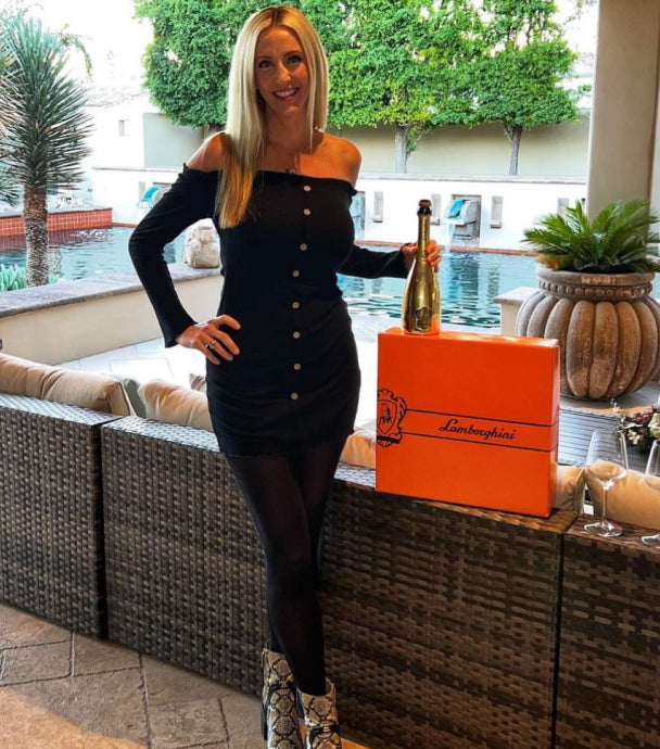 Woman with Oro Vino gift set