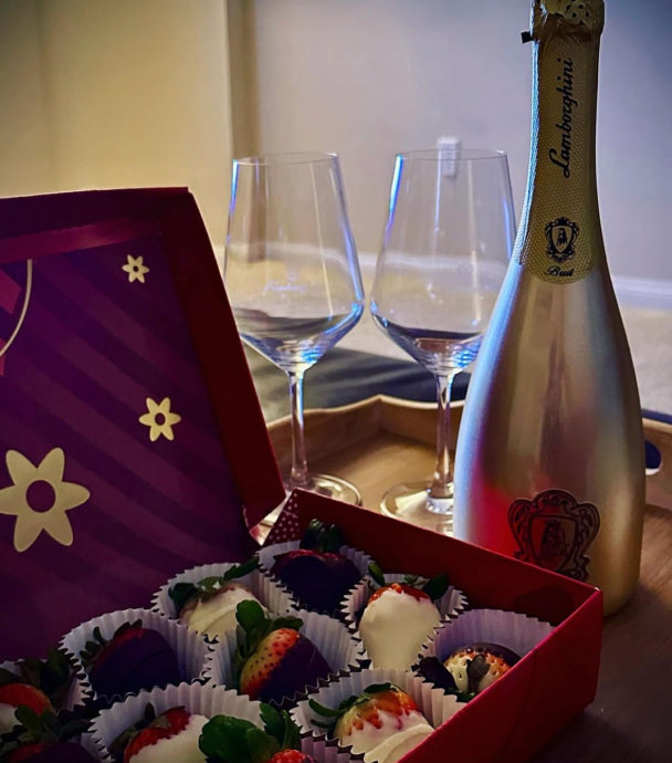 Lamorghini wine and strawberries in chocolate