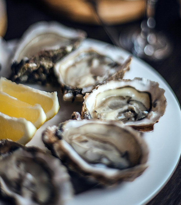 shellfish with lemon decoration